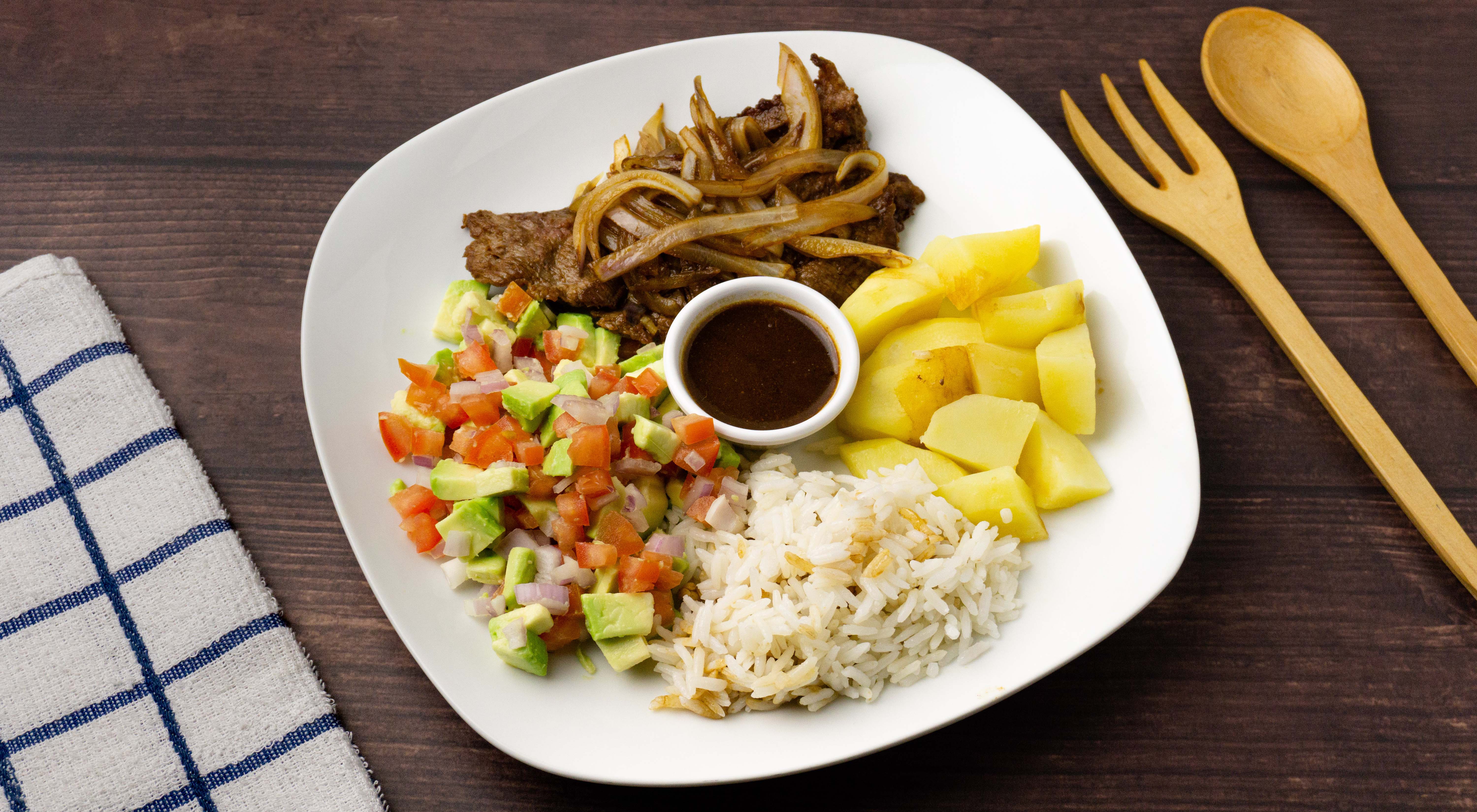 Carne encebollada