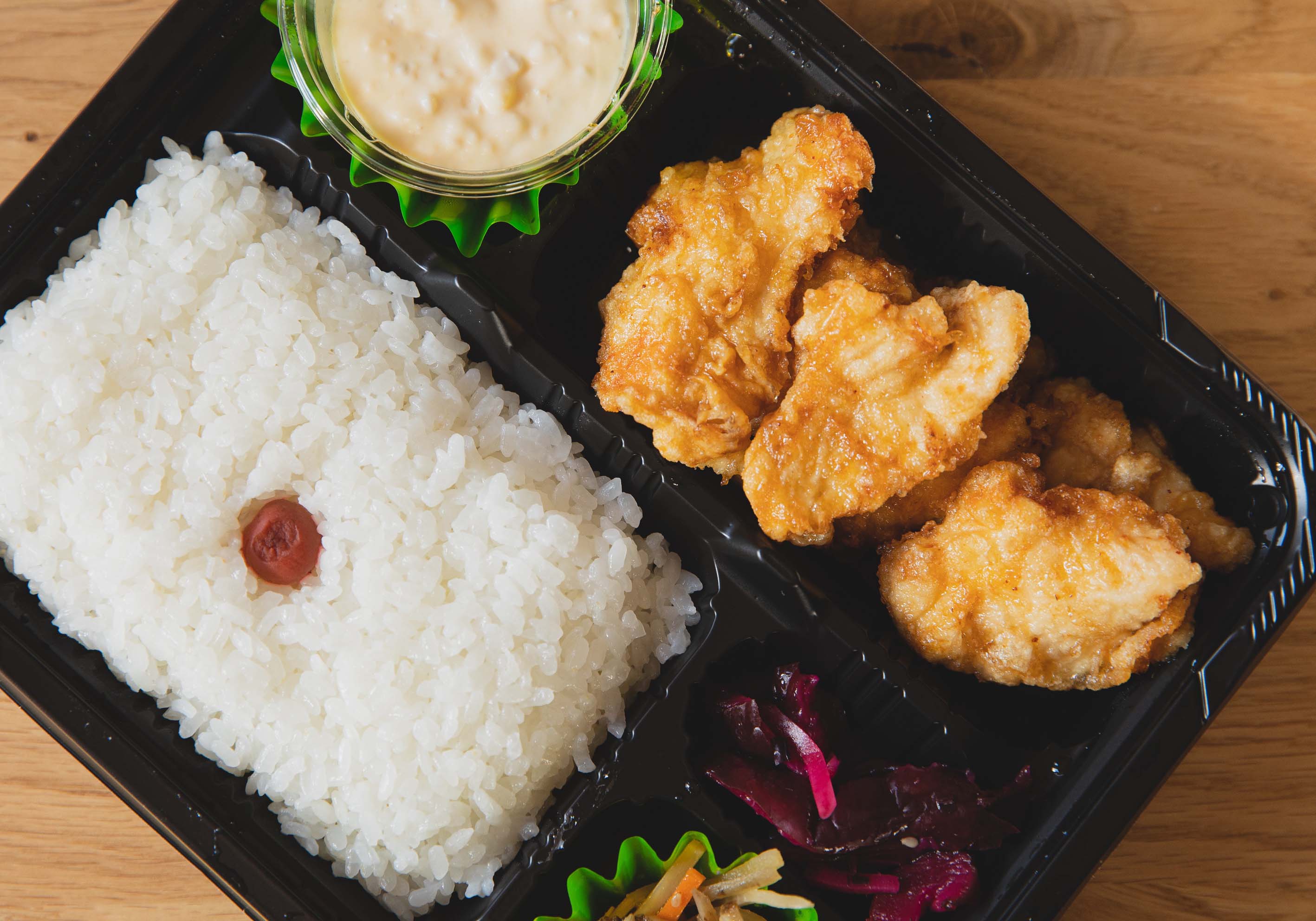 Pollo y cerveza o dakgangjeong