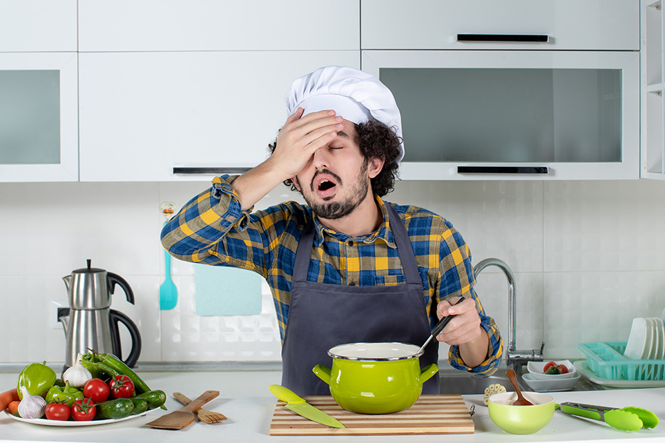 ¿Trabajas 9 h al día? Come saludable sin vivir cocinando